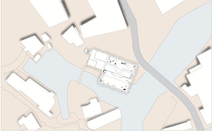 Roof plan of Maison Peplum in context, the building outline wrapped by closely spaced timber fins, between a canal basin and a road bridge.